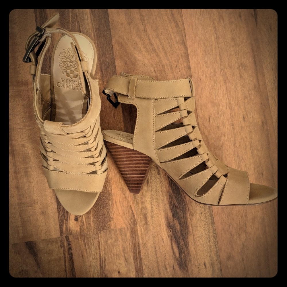 Vince Camuto light tan Leather Sandal size 6 NWOT
